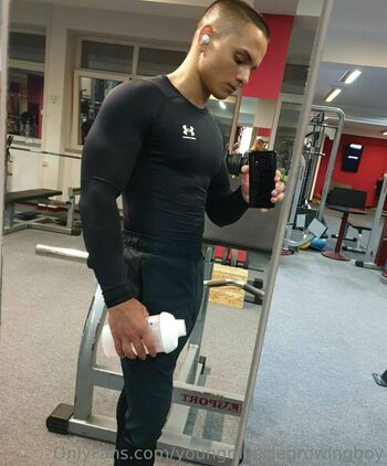 youngmusclegrowingboy