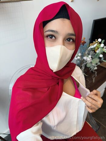 yourgfaliyah