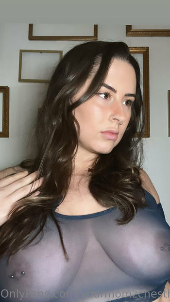 yourmomzchesthair