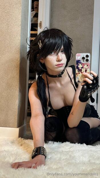 yoursmalldoll1