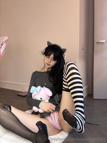 yoursmalldoll1