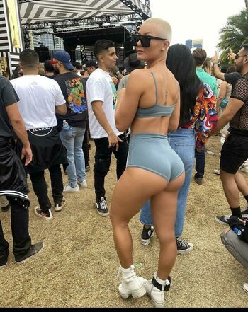 Yourwifeylovesme