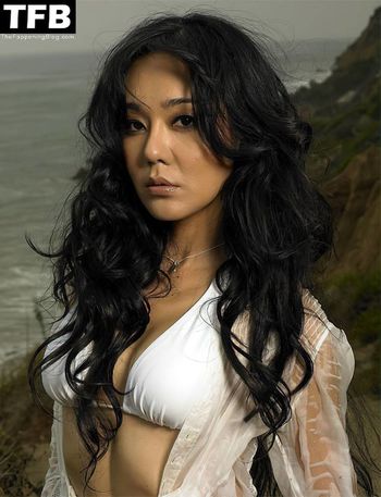Yunjin Kim