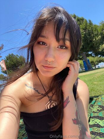 yurifoxgirlfree