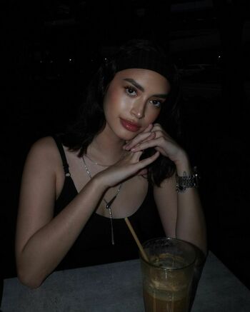 yvonnearesu_