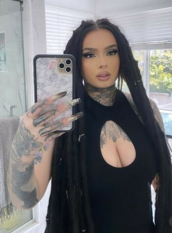 Zhavia