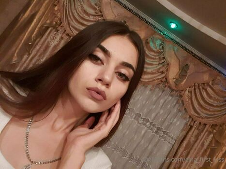 zina_first_kiss