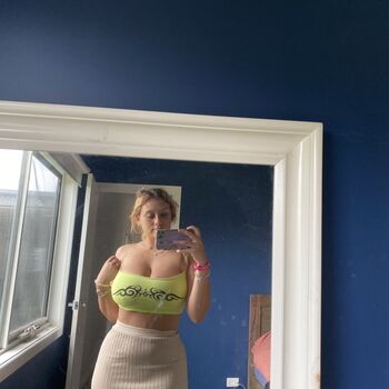 Zoe H