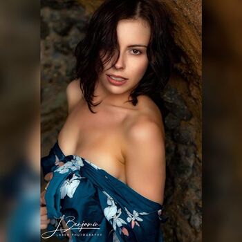 Zoe Phillips