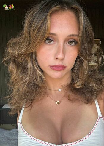 Zoe Simmons