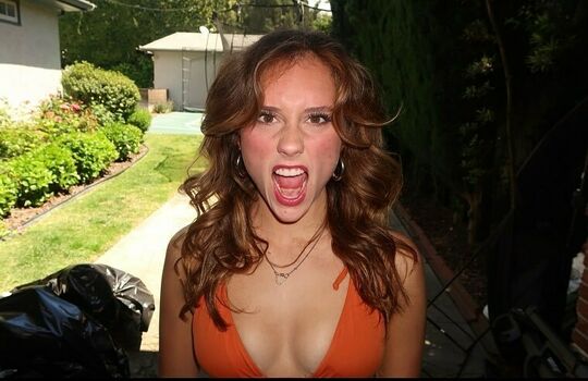 Zoe Simmons