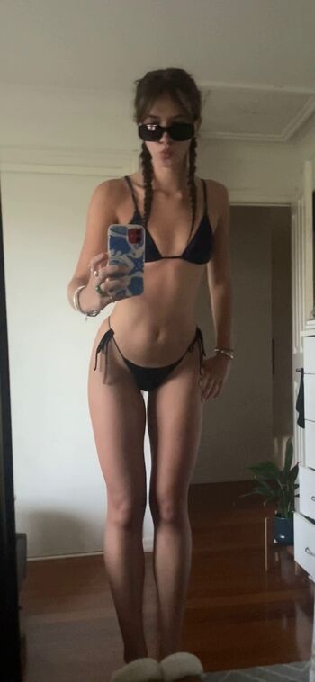 Zoe Zoesillss