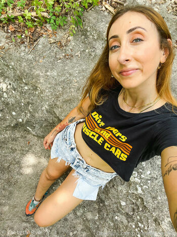 zoebytheriverfree