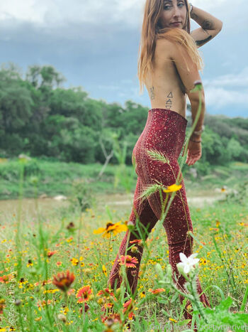 zoebytheriverfree