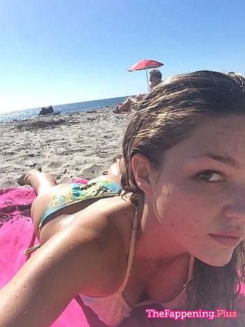 Lili Simmons