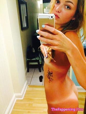 Lili Simmons