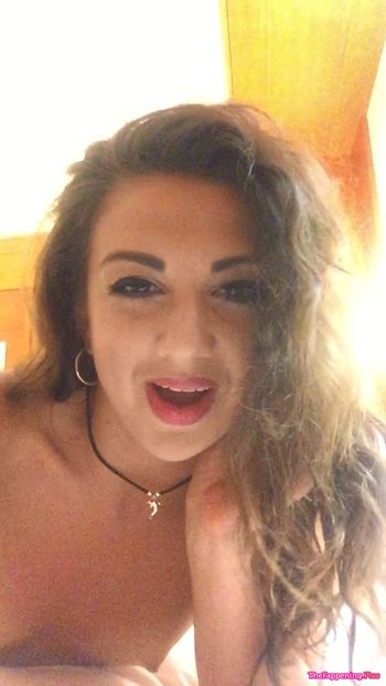 Zizi Strallen